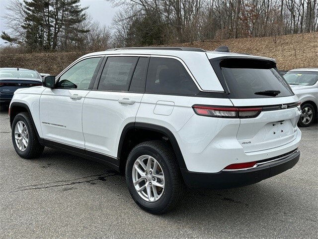 2025 Jeep Grand Cherokee Laredo photo 2