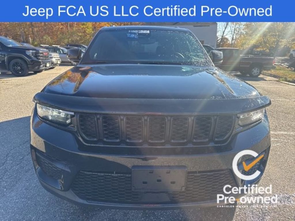 Used 2024 Jeep Grand Cherokee Laredo SUV