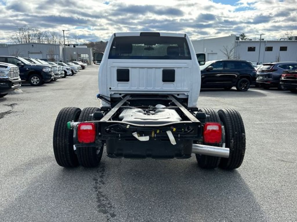 New 2024 Ram 3500 Chassis Cab 3500 TRADESMAN CHASSIS REGULAR CAB 4X4 60' CA Pickup