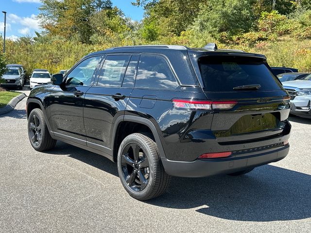 2025 Jeep Grand Cherokee Limited photo 2
