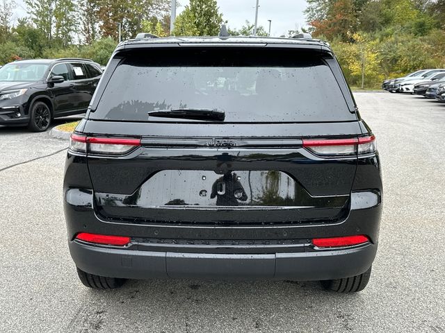 2025 Jeep Grand Cherokee Altitude photo 3
