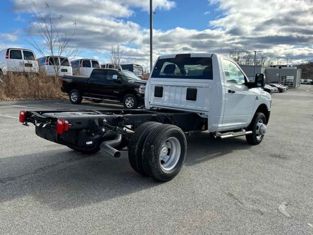 New 2024 Ram 3500 Chassis Cab 3500 TRADESMAN CHASSIS REGULAR CAB 4X4 60' CA Pickup