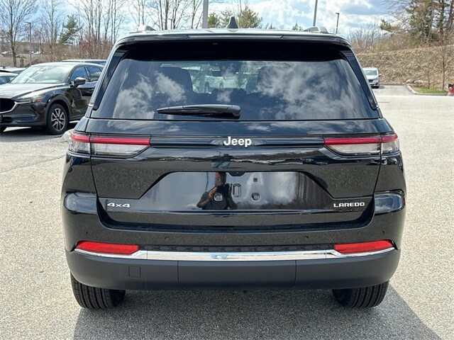 2025 Jeep Grand Cherokee Laredo photo 3