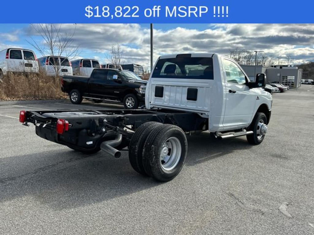 New 2024 Ram 3500 Chassis Cab 3500 TRADESMAN CHASSIS REGULAR CAB 4X4 60' CA Pickup