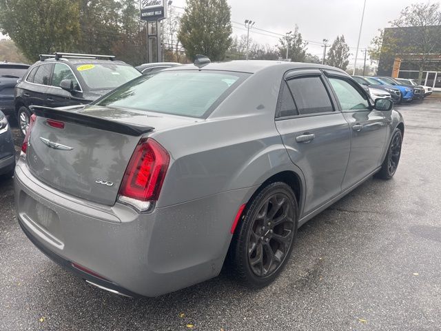 2018 Chrysler 300 Touring photo 4