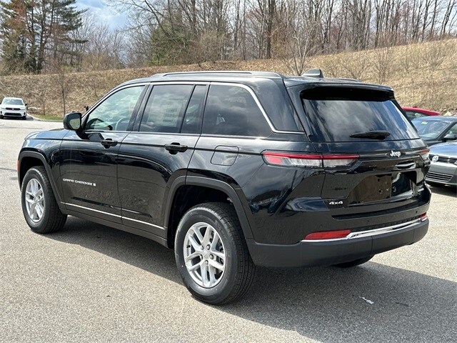 2025 Jeep Grand Cherokee Laredo photo 2