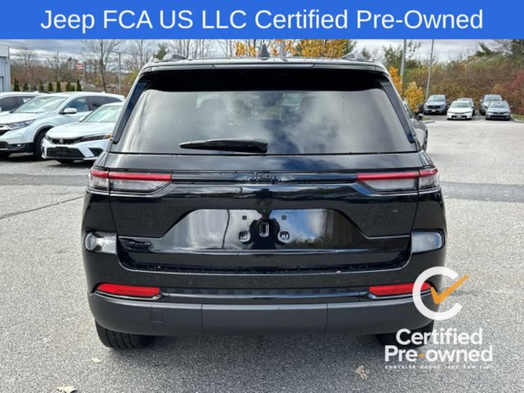 Used 2024 Jeep Grand Cherokee Laredo SUV