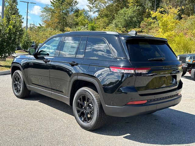 2025 Jeep Grand Cherokee Altitude photo 2