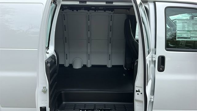 2025 Chevrolet Express Cargo Work Van - Photo 19