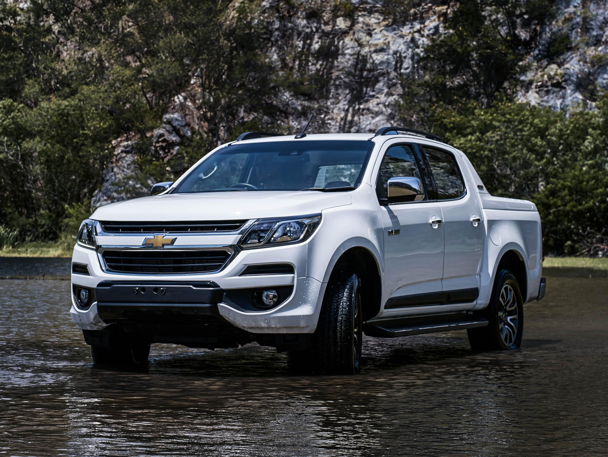 The Chevrolet Colorado vs Toyota Northwest Hills Chevrolet GMC