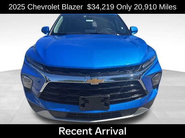 2025 Chevrolet Blazer 2LT photo 2