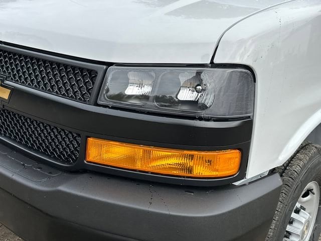 2025 Chevrolet Express Cargo Work Van - Photo 7