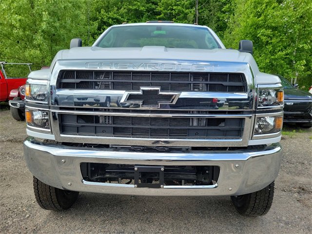 2024 Chevrolet Silverado 5500HD Work Truck photo 2