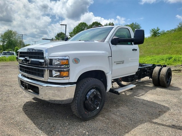 2024 Chevrolet Silverado 5500HD Work Truck photo 3