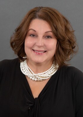 Staff member Donna Warren from ID_44438ff386b9