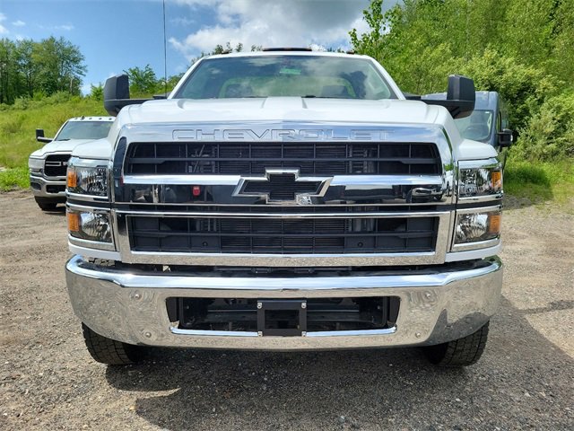 2024 Chevrolet Silverado 5500HD Work Truck photo 2