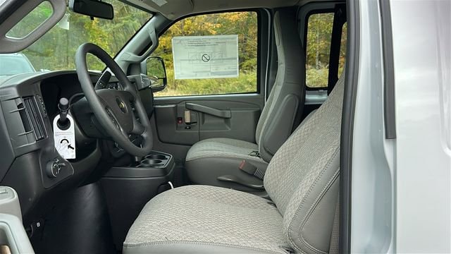 2025 Chevrolet Express Cargo Work Van - Photo 10
