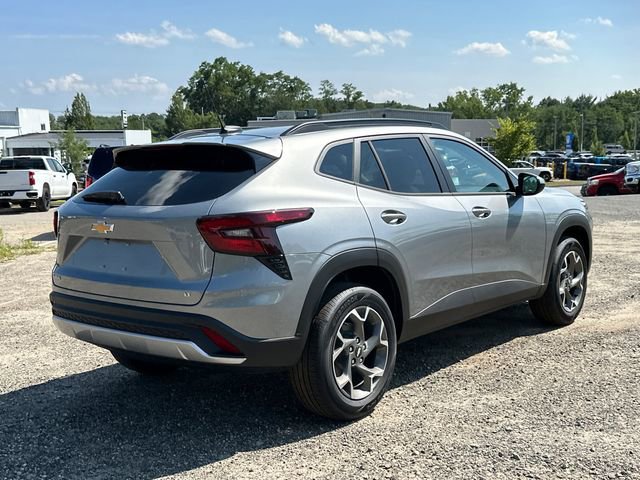 2025 Chevrolet Trax LT photo 4