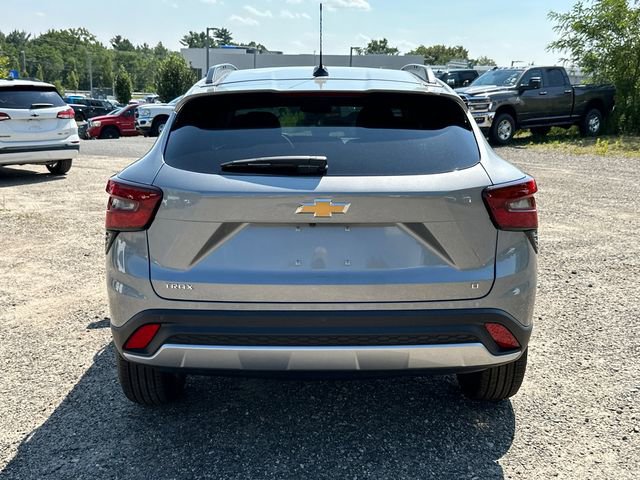 2025 Chevrolet Trax LT photo 3