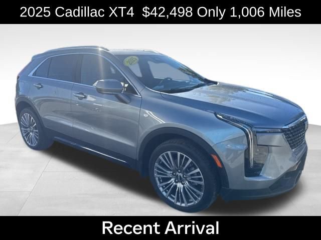 2025 Cadillac XT4 Premium Luxury photo 3