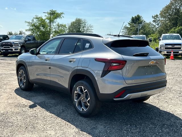 2025 Chevrolet Trax LT photo 2
