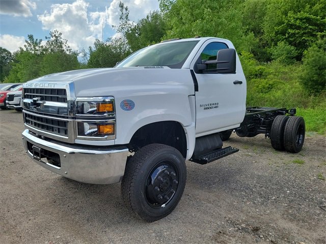 2024 Chevrolet Silverado 5500HD Work Truck photo 3