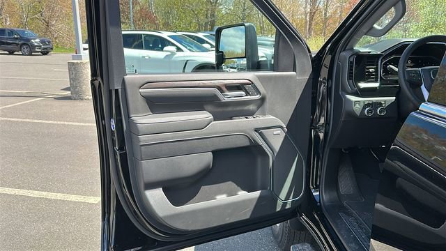 2026 GMC Sierra 3500HD SLT - Photo 9