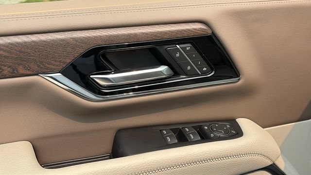 2026 GMC Yukon Denali - Photo 9