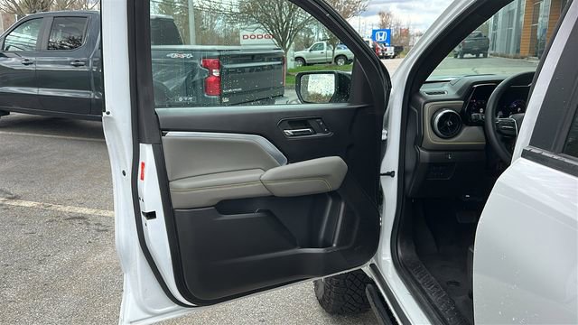 2024 Chevrolet Colorado ZR2 - Photo 8