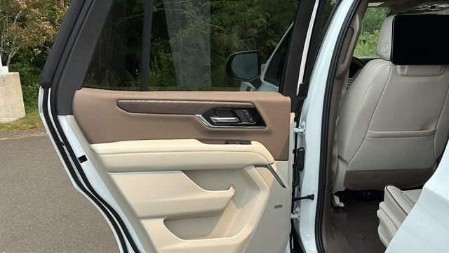 2026 GMC Yukon Denali - Photo 24