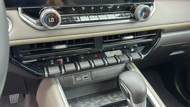 2024 Chevrolet Colorado ZR2 - Photo 17