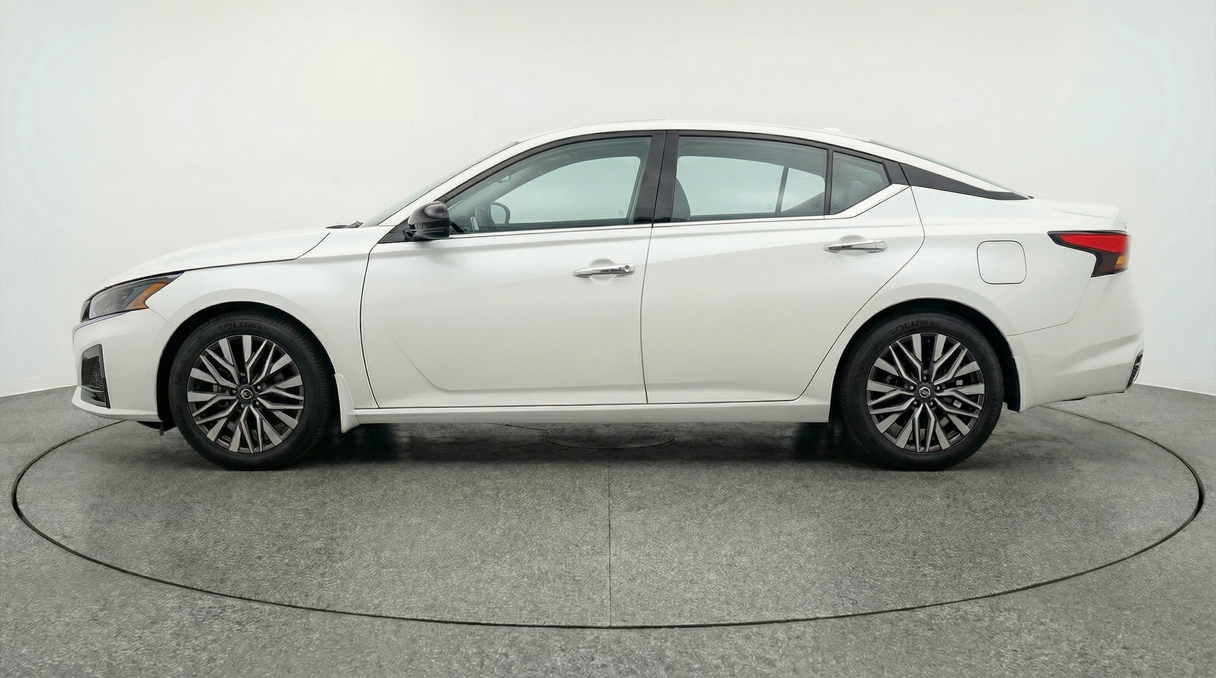 Thumbnail: 2025 Nissan Altima - 4