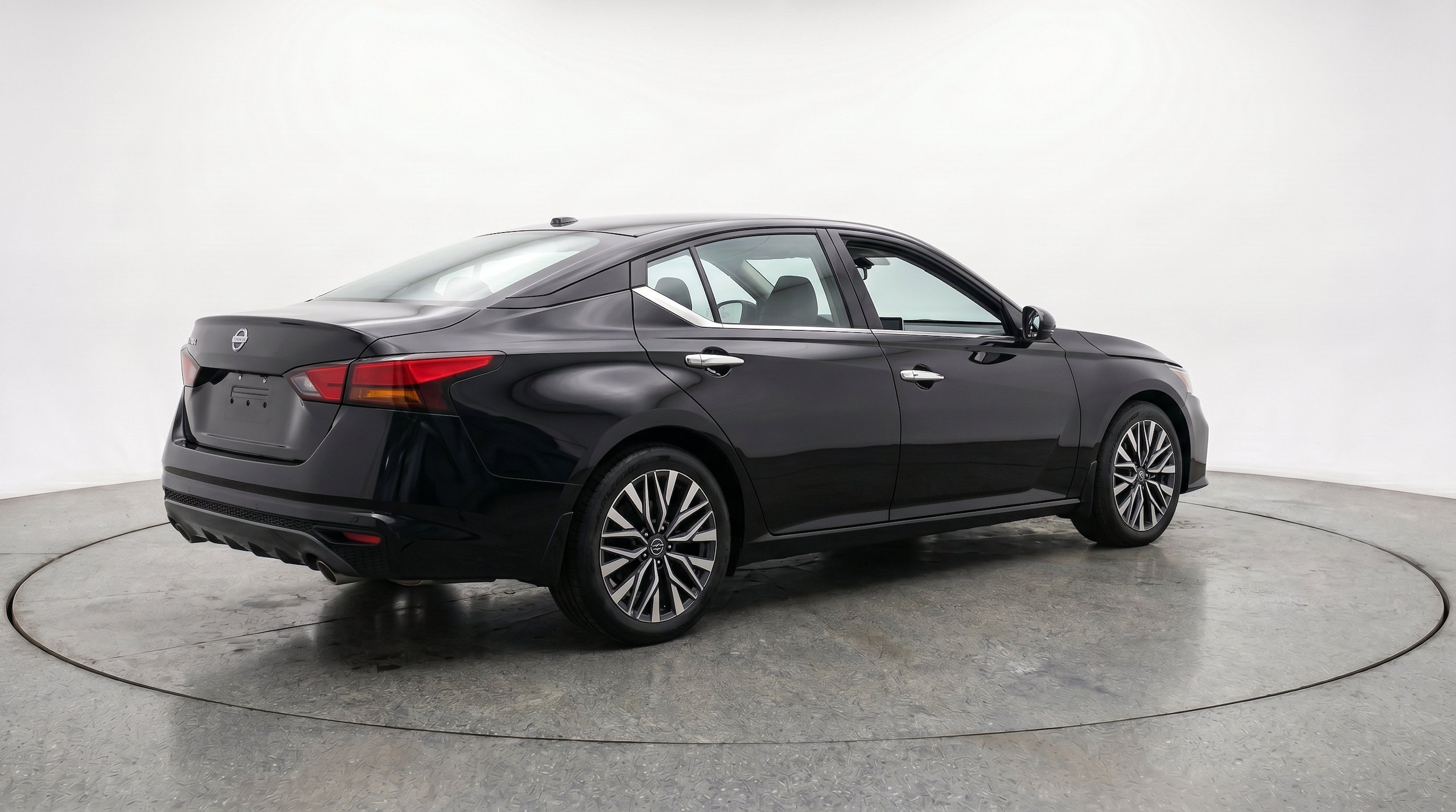 Thumbnail: 2025 Nissan Altima - 9