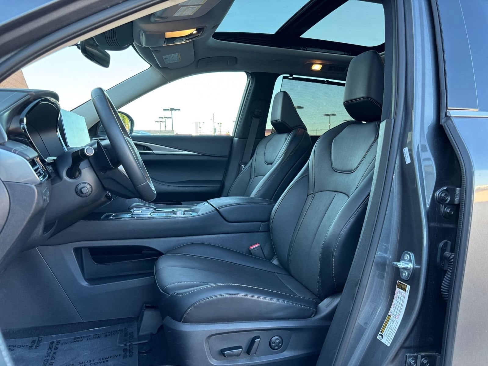Thumbnail: 2026 INFINITI QX60 - 24