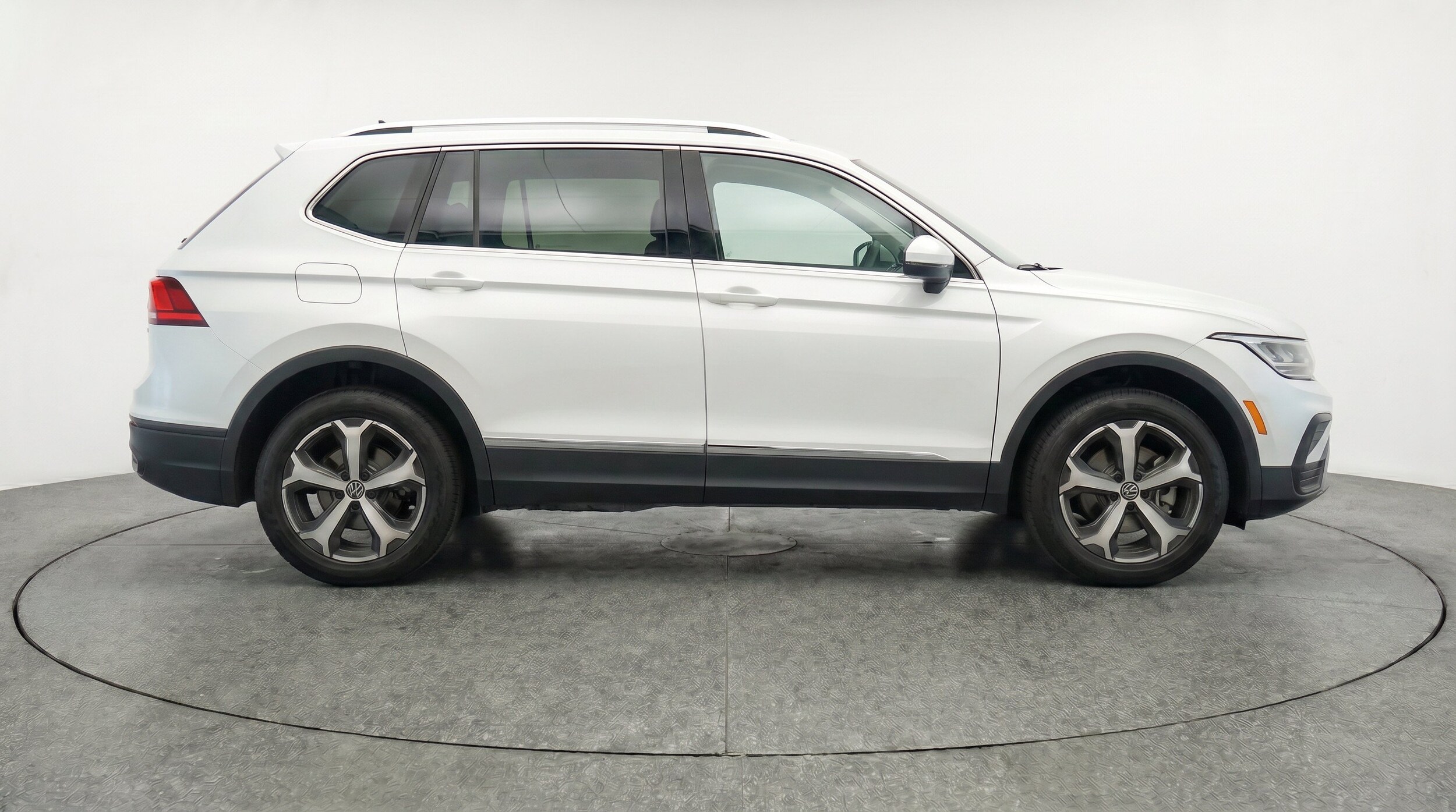 Thumbnail: 2026 Volkswagen Tiguan - 10