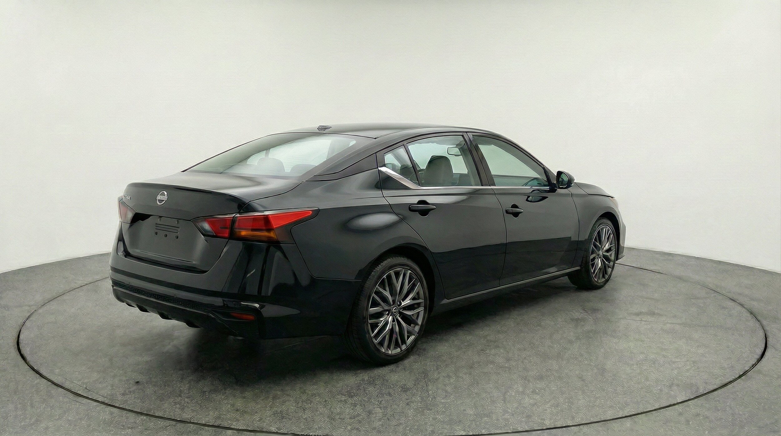 2025 Nissan Altima SV - Photo 9