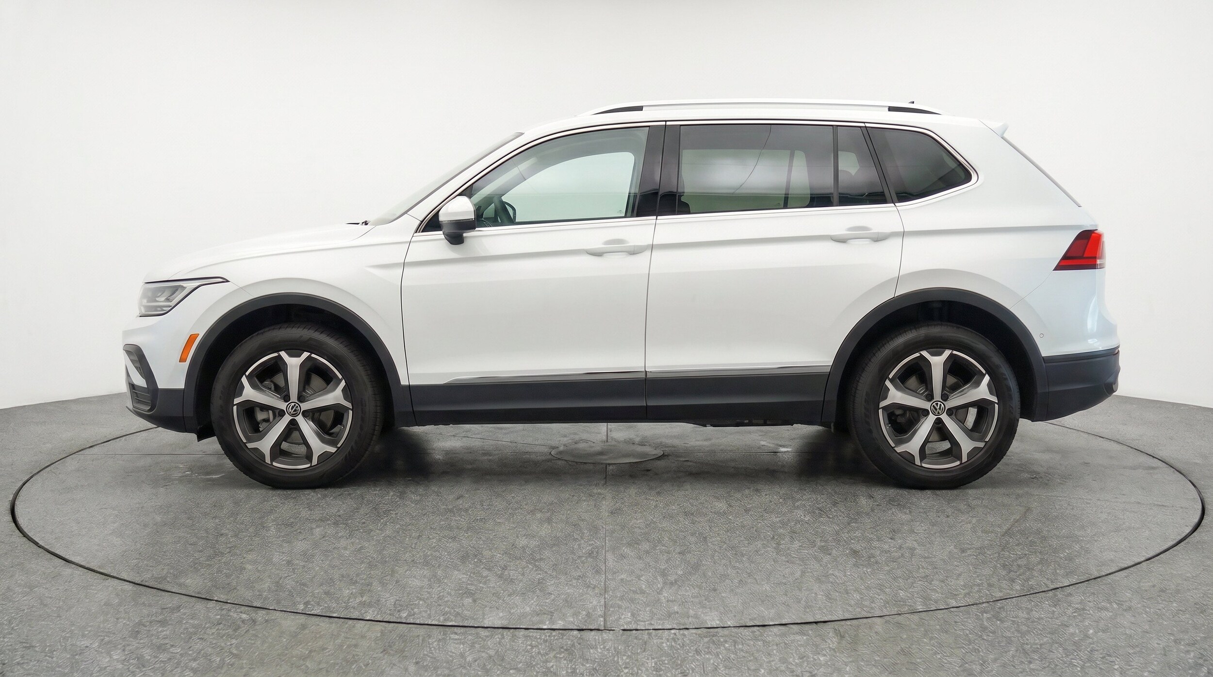 Thumbnail: 2026 Volkswagen Tiguan - 5