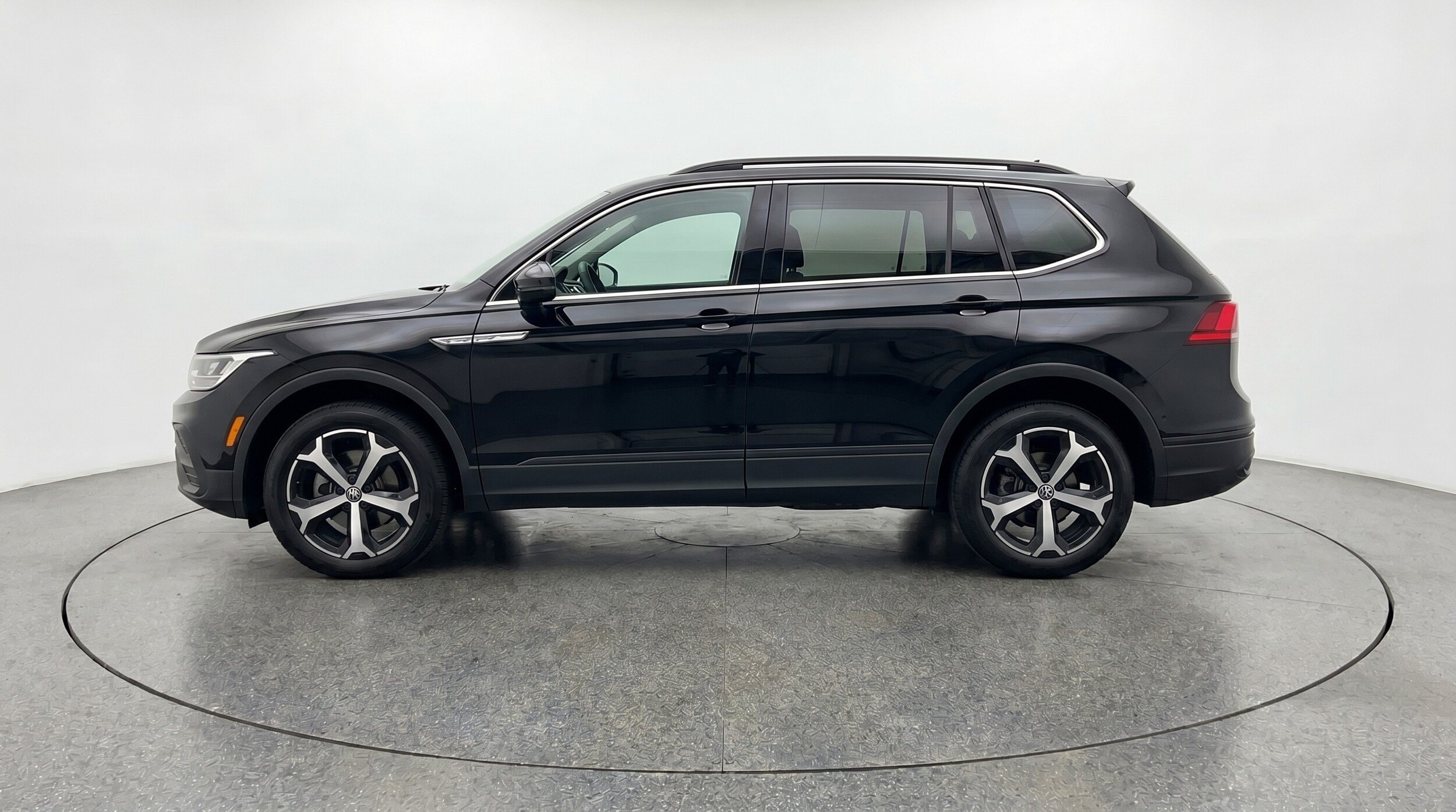 Thumbnail: 2026 Volkswagen Tiguan - 4