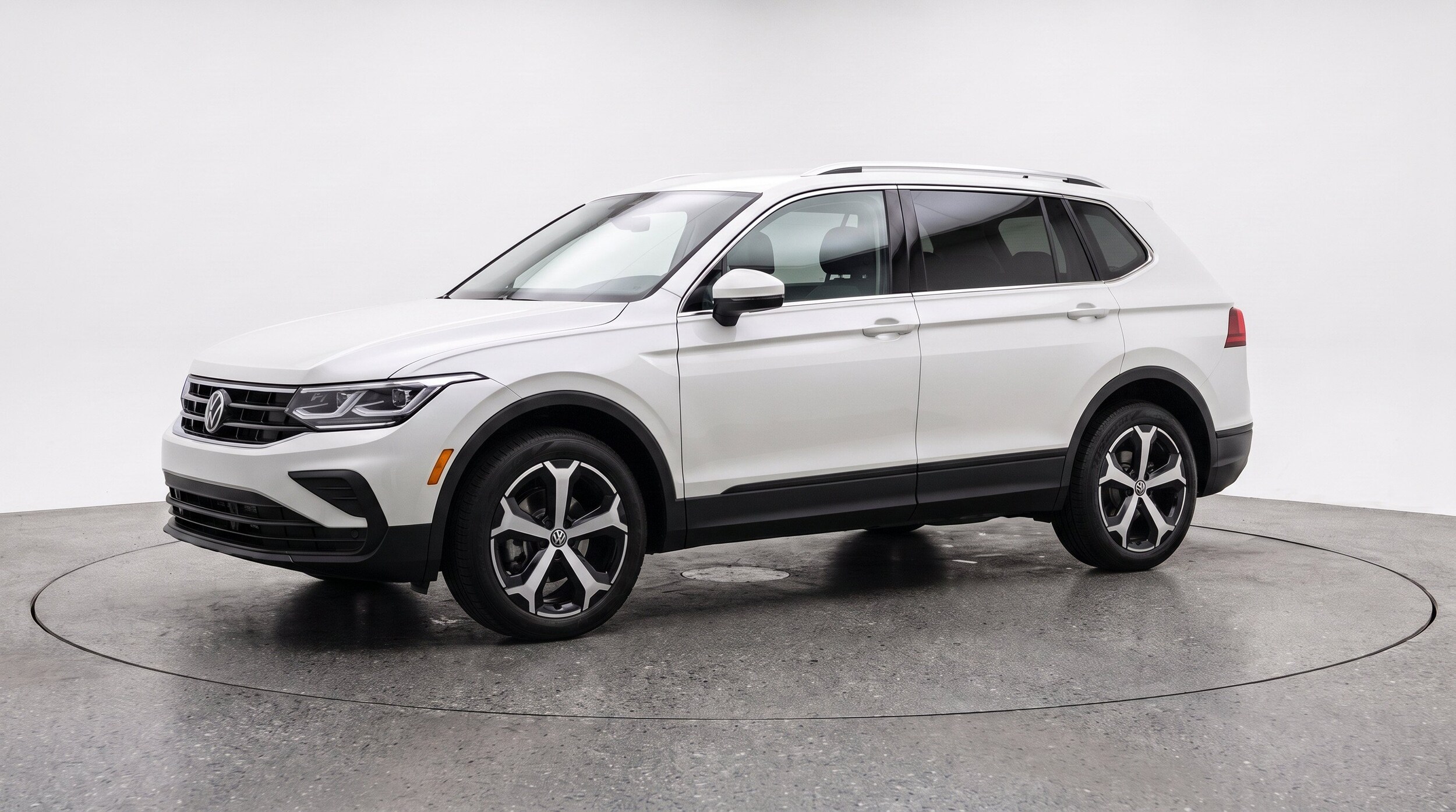 Thumbnail: 2026 Volkswagen Tiguan - 3