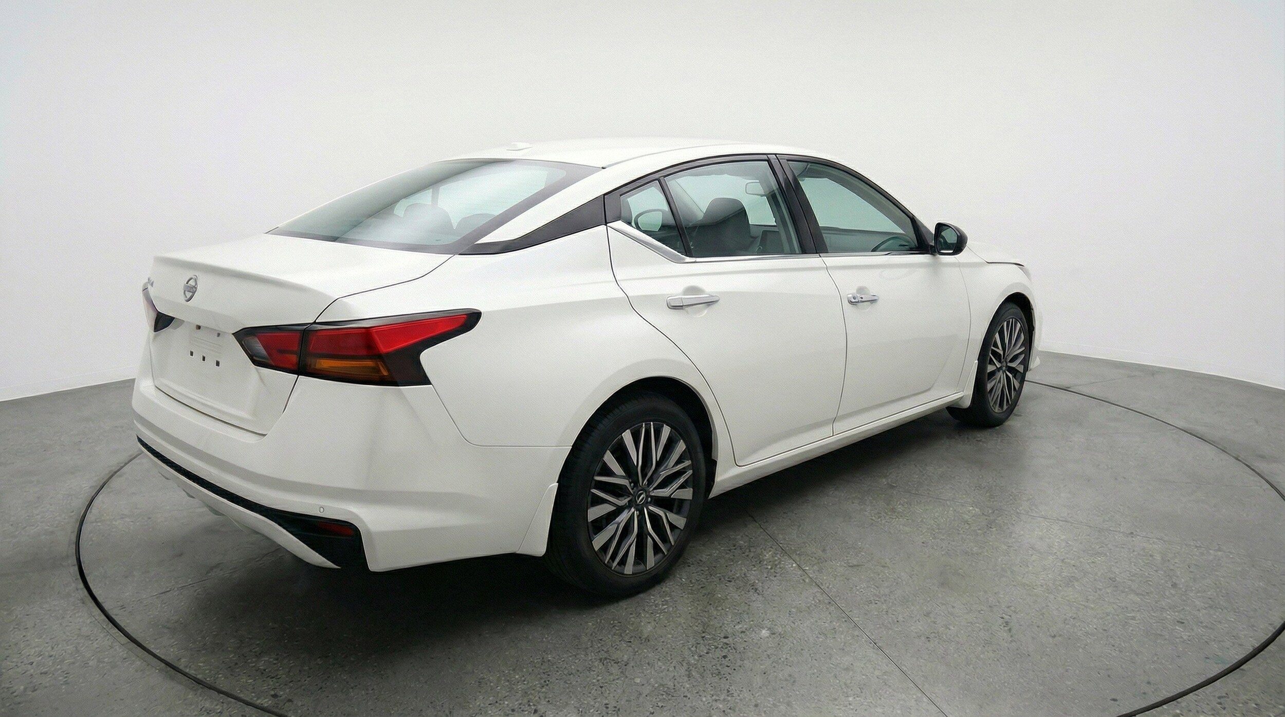 Thumbnail: 2025 Nissan Altima - 9