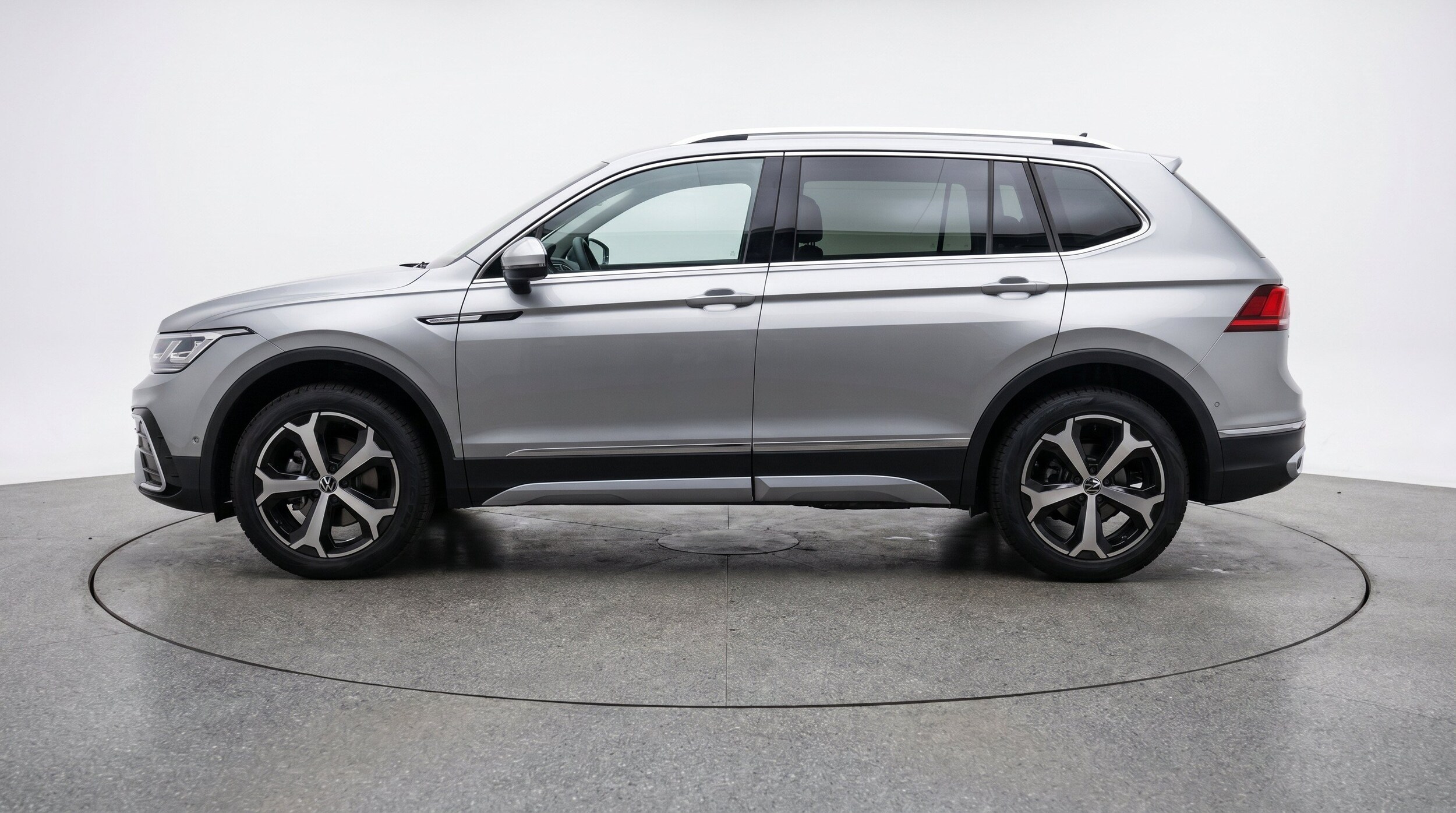 Thumbnail: 2026 Volkswagen Tiguan - 5