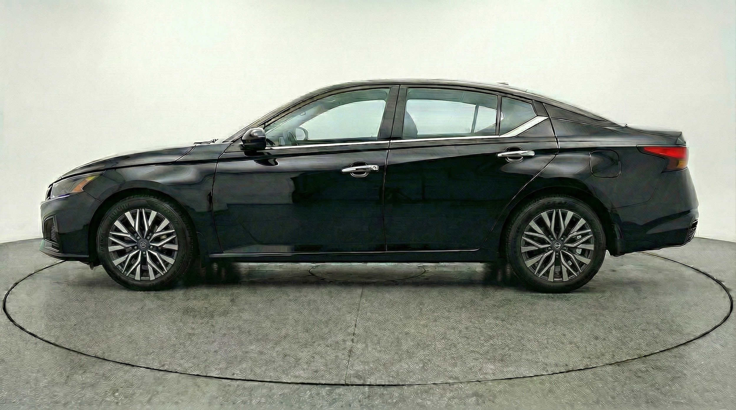 Thumbnail: 2025 Nissan Altima - 4