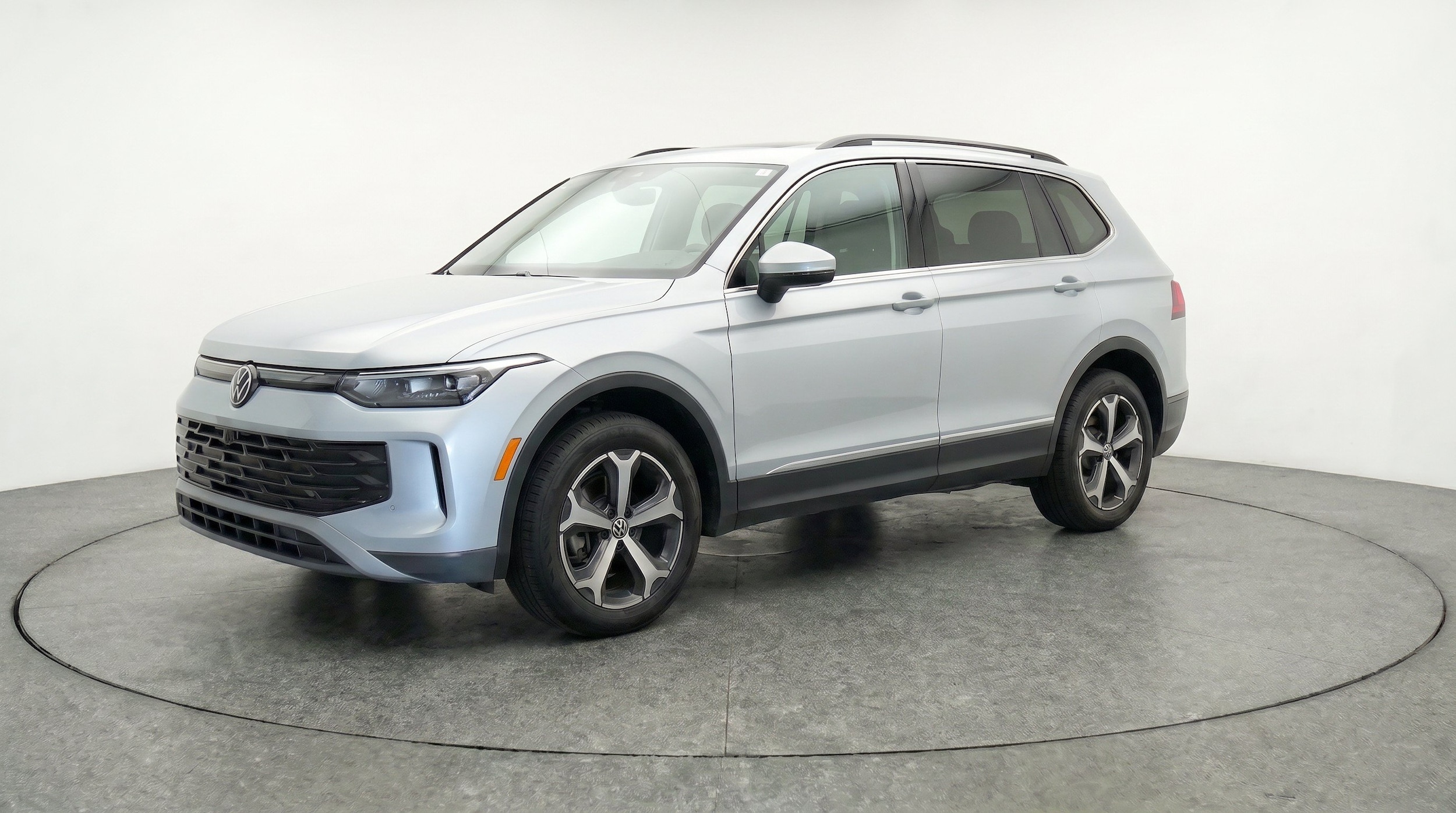 Thumbnail: 2026 Volkswagen Tiguan - 3