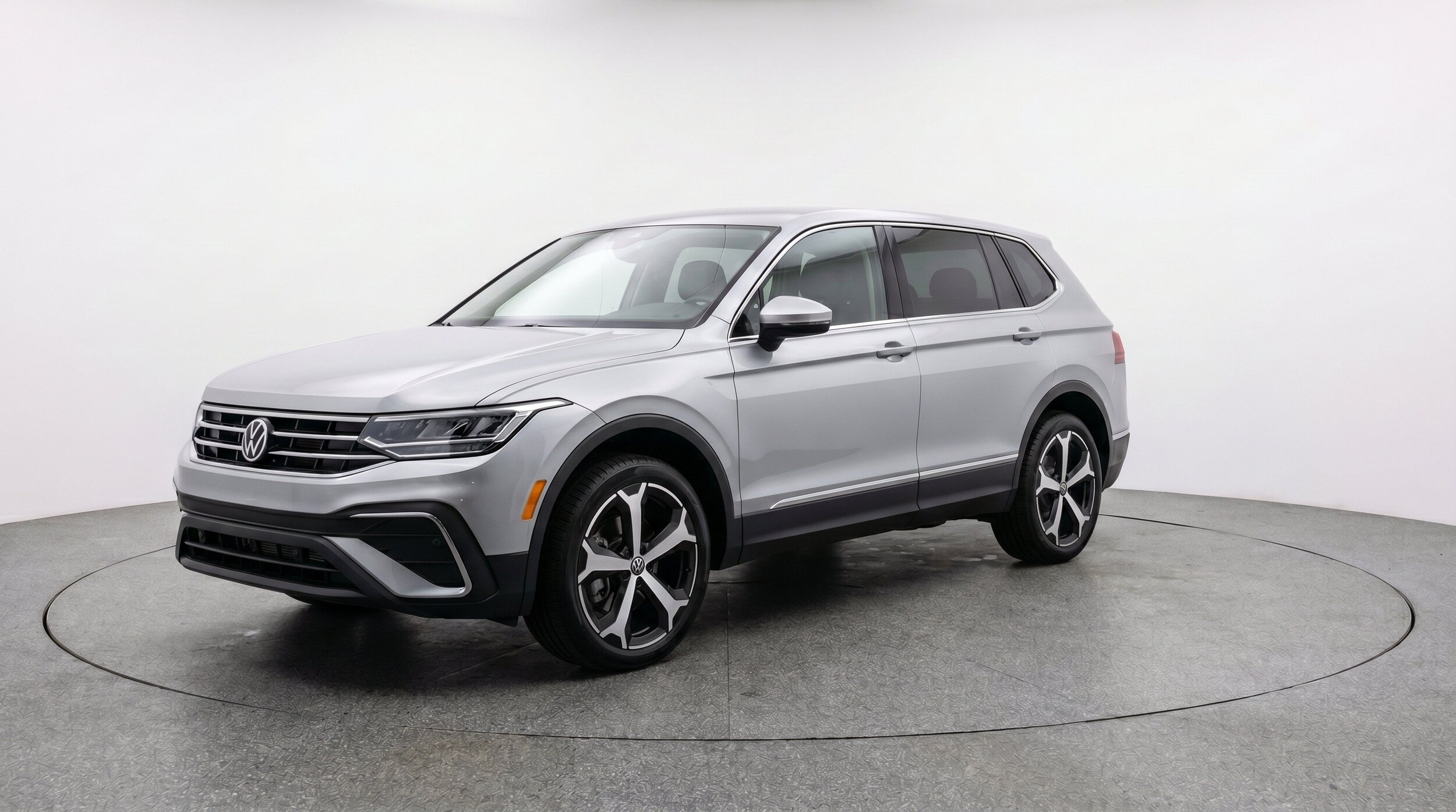 Thumbnail: 2026 Volkswagen Tiguan - 3