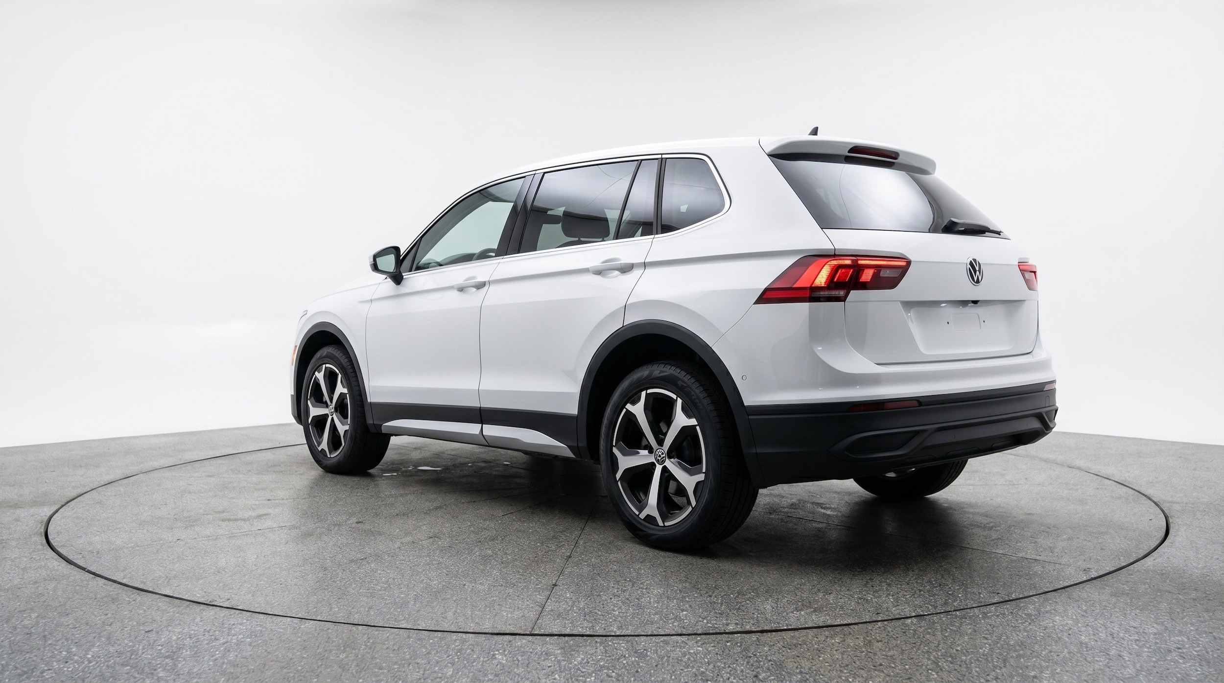 Thumbnail: 2026 Volkswagen Tiguan - 6