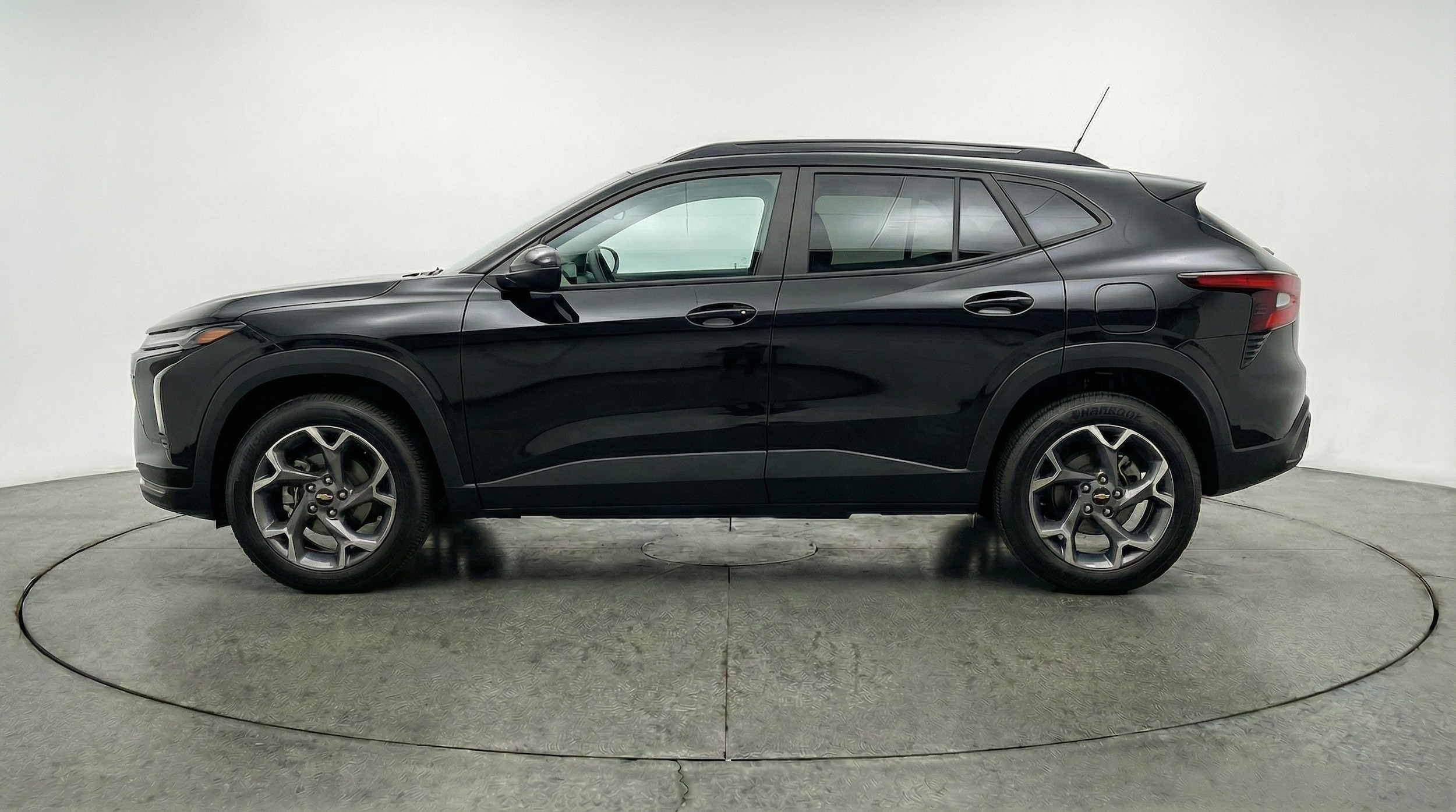 Thumbnail: 2025 Chevrolet Trax - 4