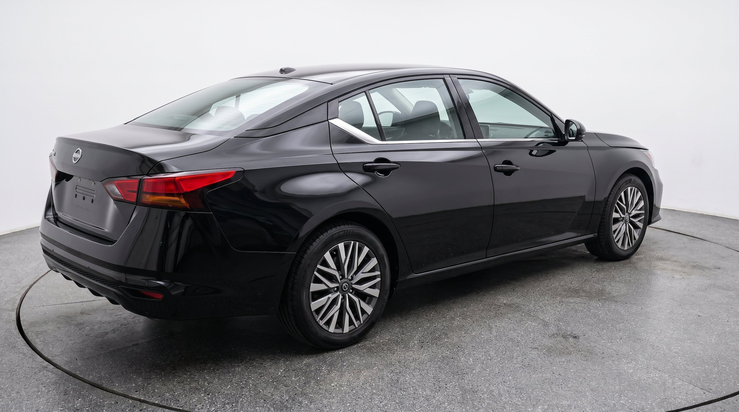 Thumbnail: 2025 Nissan Altima - 9