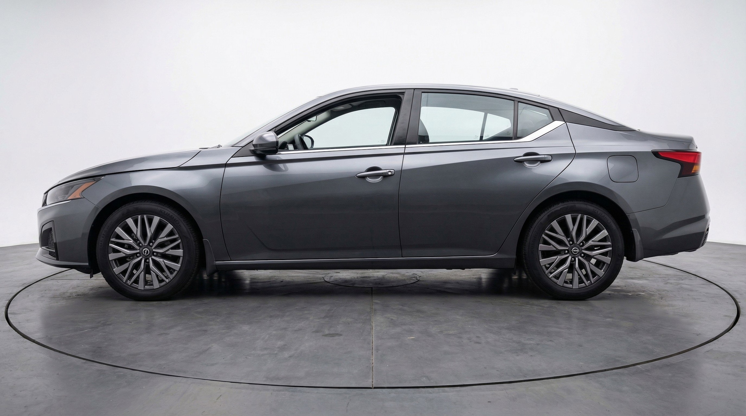 Thumbnail: 2025 Nissan Altima - 5