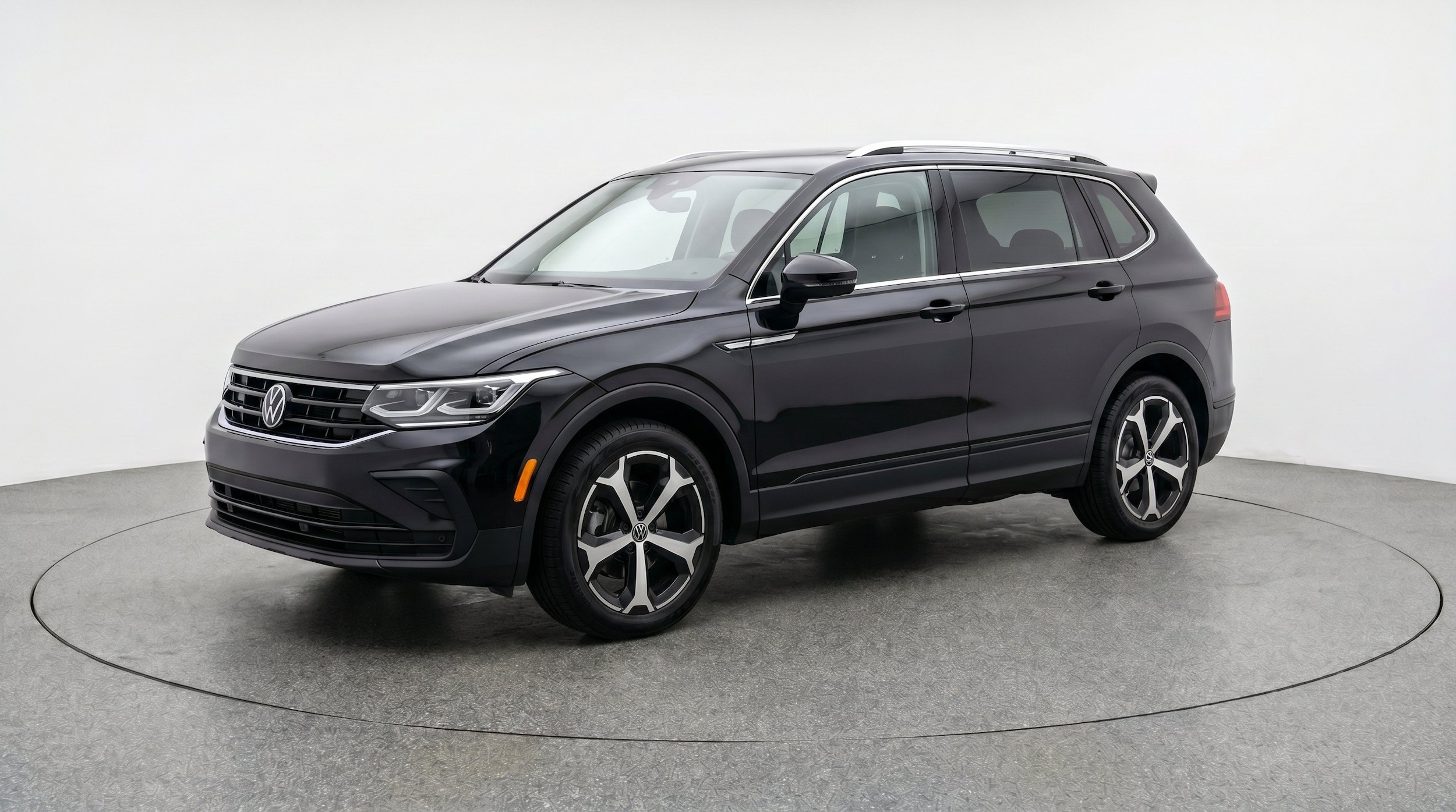 Thumbnail: 2026 Volkswagen Tiguan - 3