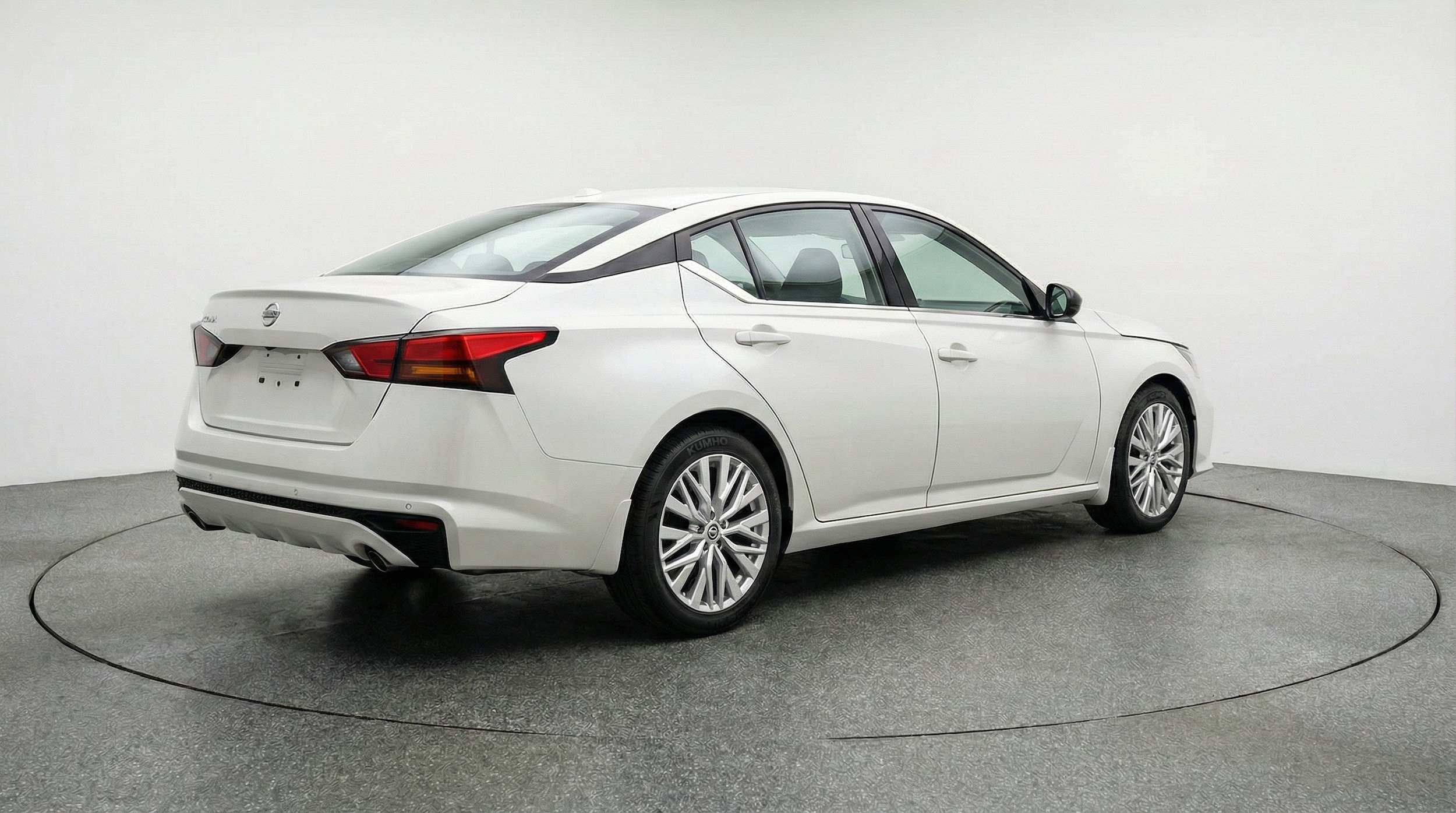 2025 Nissan Altima SV - Photo 8